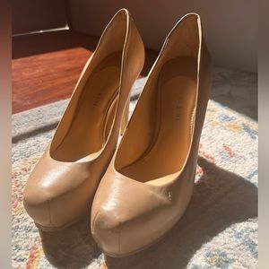 Nude Gianni Bini size 10 platform stiletto heels. In great used condition.